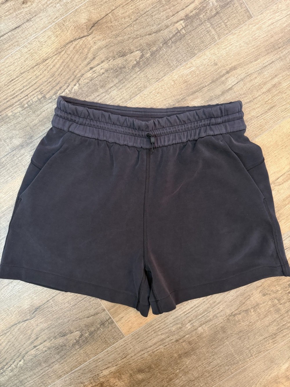 Lululemon Softstreme High-Rise Short 4" Women’s 6 Black Athleisure Gorpcore Soft